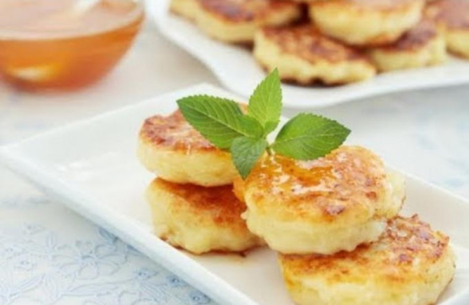 Пишні сирники з сиру на сковороді – 14 класичних рецептів