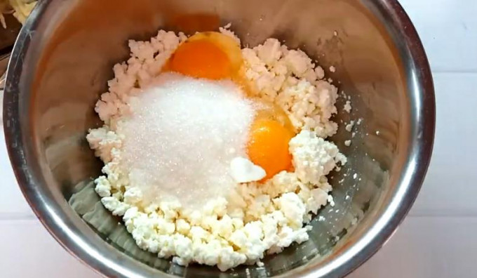 Пишні сирники з сиру на сковороді – 14 класичних рецептів