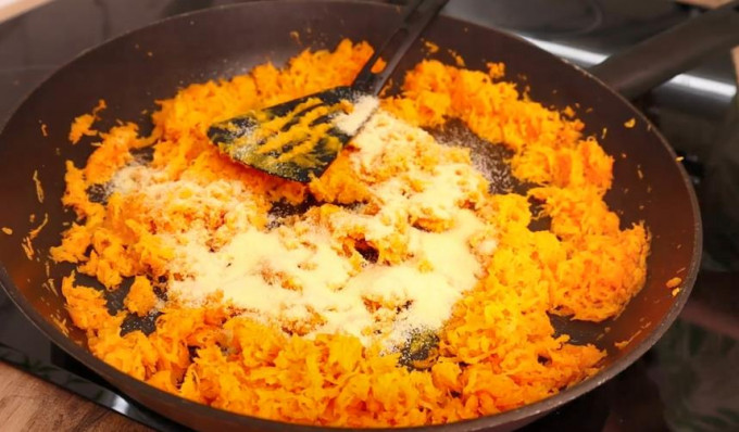 Пишні сирники з сиру на сковороді – 14 класичних рецептів