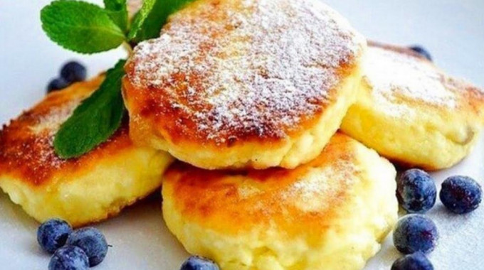 Пишні сирники з сиру на сковороді – 14 класичних рецептів