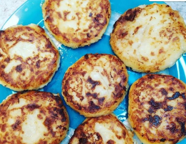 Пишні сирники з сиру на сковороді – 14 класичних рецептів