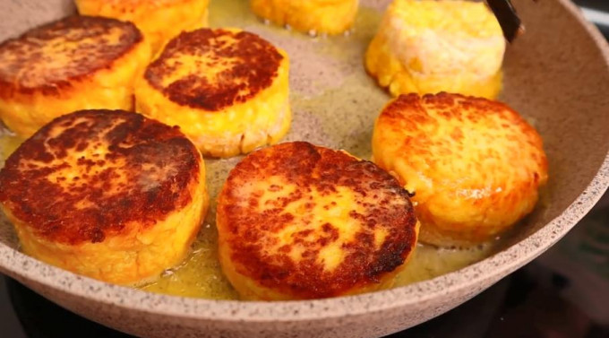 Пишні сирники з сиру на сковороді – 14 класичних рецептів