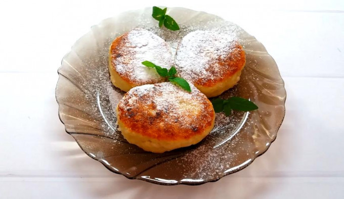 Пишні сирники з сиру на сковороді – 14 класичних рецептів