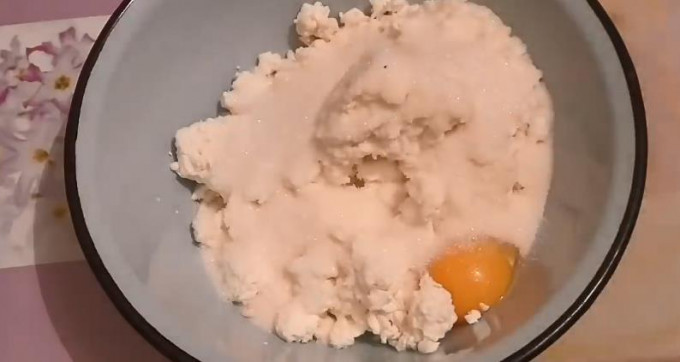 Пишні сирники з сиру на сковороді – 14 класичних рецептів