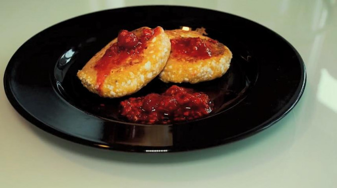 Пишні сирники з сиру на сковороді – 14 класичних рецептів