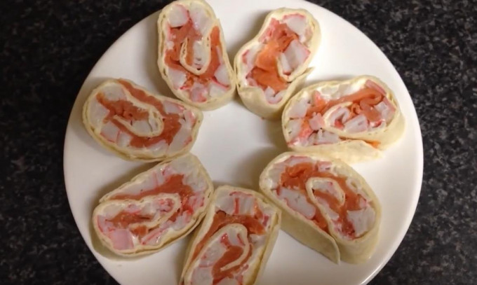 Рулет з лаваша з крабовими паличками - 16 смачних рецептів