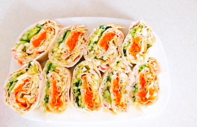 Рулет з лаваша з крабовими паличками - 16 смачних рецептів