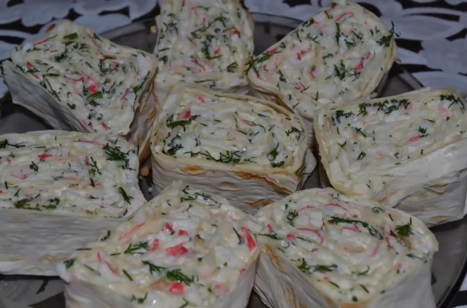 Рулет з лаваша з крабовими паличками - 16 смачних рецептів