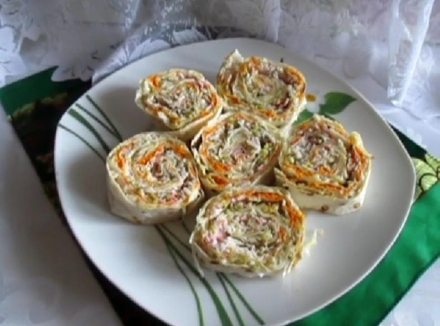 Рулет з лаваша з крабовими паличками - 16 смачних рецептів