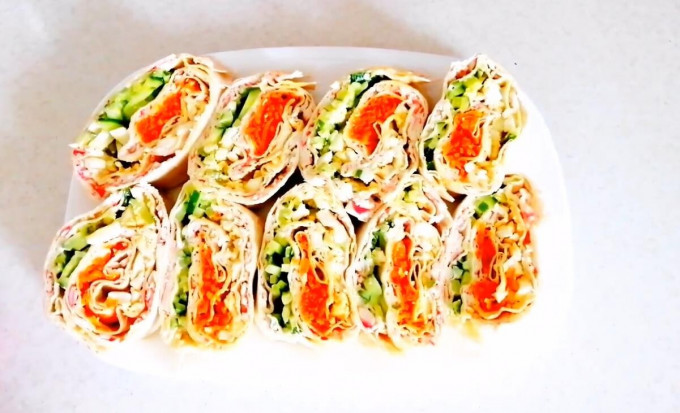 Рулет з лаваша з крабовими паличками - 16 смачних рецептів