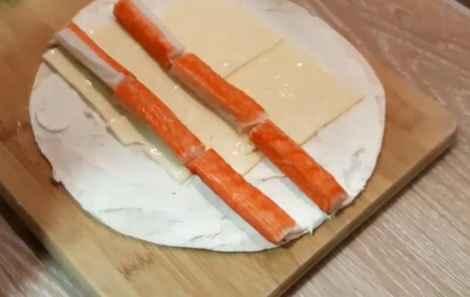 Рулет з лаваша з крабовими паличками - 16 смачних рецептів