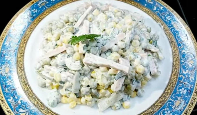 Салат з кукурудзою консервованою - 16 простих та смачних рецептів