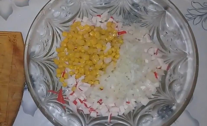 Салат з кукурудзою консервованою - 16 простих та смачних рецептів
