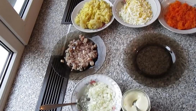 Оселедець під шубою - 12 класичних рецептів з послідовною черговістю шарів