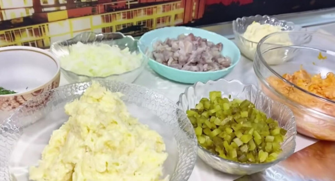 Оселедець під шубою - 12 класичних рецептів з послідовною черговістю шарів