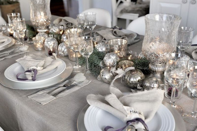 Сервірування новорічного столу до Нового 2023 року: оформлення, як накрити, фото