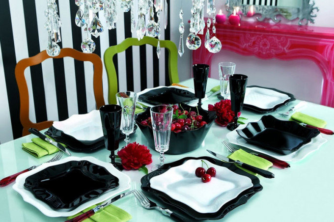 Сервірування новорічного столу до Нового 2023 року: оформлення, як накрити, фото