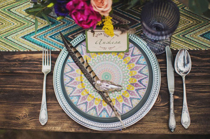 Сервірування новорічного столу до Нового 2023 року: оформлення, як накрити, фото