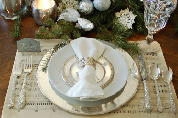 Сервірування новорічного столу до Нового 2023 року: оформлення, як накрити, фото