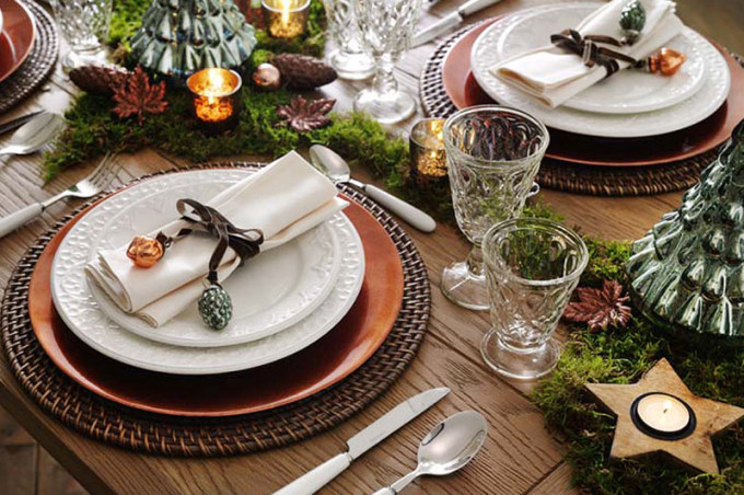 Сервірування новорічного столу до Нового 2023 року: оформлення, як накрити, фото