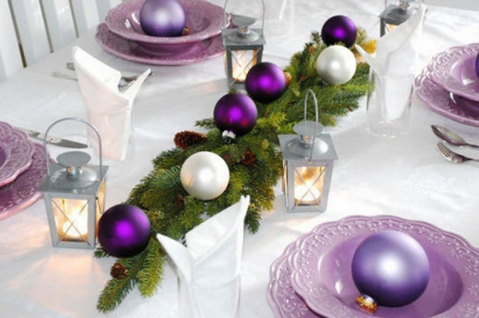 Сервірування новорічного столу до Нового 2023 року: оформлення, як накрити, фото