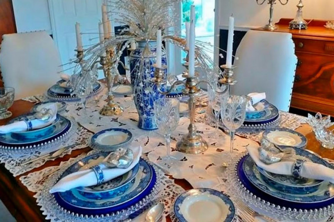 Сервірування новорічного столу до Нового 2023 року: оформлення, як накрити, фото