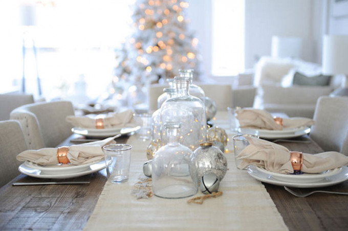 Сервірування новорічного столу до Нового 2023 року: оформлення, як накрити, фото