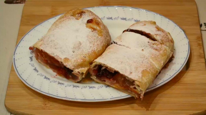 Штрудель з яблуками - 11 класичних рецептів з різного тіста