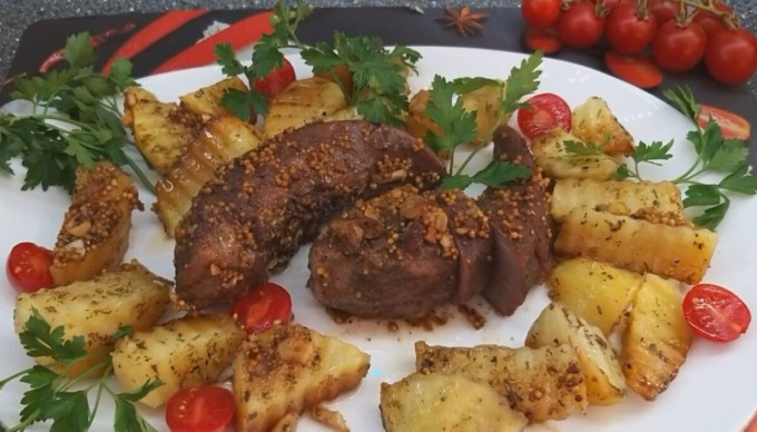 Свинячий язик – 12 рецептів приготування (як і скільки варити, щоб був м'яким)