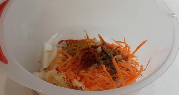 Свинячий язик – 12 рецептів приготування (як і скільки варити, щоб був м'яким)