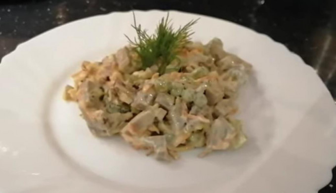 Свинячий язик – 12 рецептів приготування (як і скільки варити, щоб був м'яким)