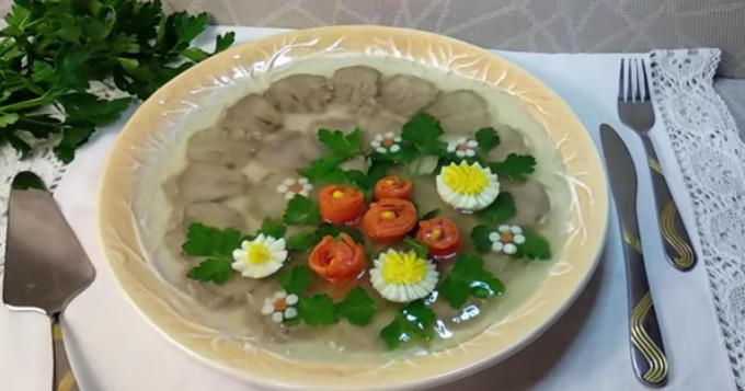 Свинячий язик – 12 рецептів приготування (як і скільки варити, щоб був м'яким)