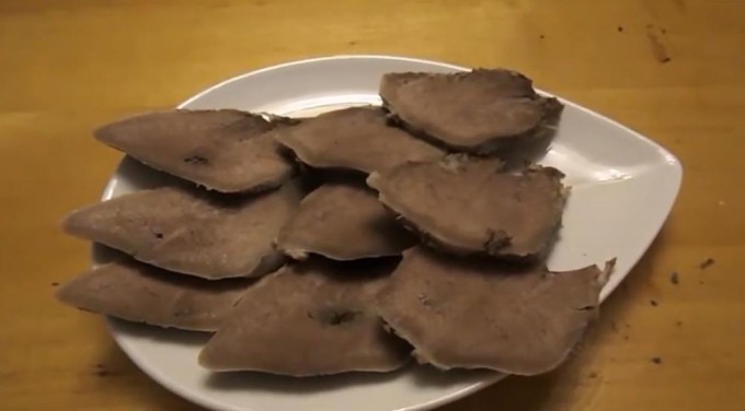 Свинячий язик – 12 рецептів приготування (як і скільки варити, щоб був м'яким)