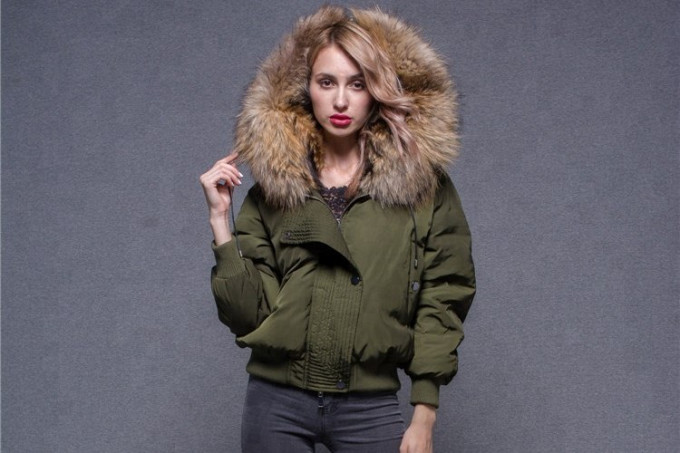 Жіночі зимові пуховики, модні у 2022-2023 роках: тенденції моди, фасони та моделі, тканини та кольори