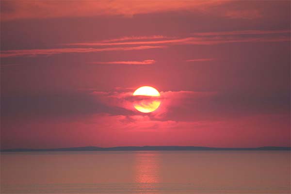 До чого сниться гарний захід сонця на морі — 45 тлумачень із різних сонників.