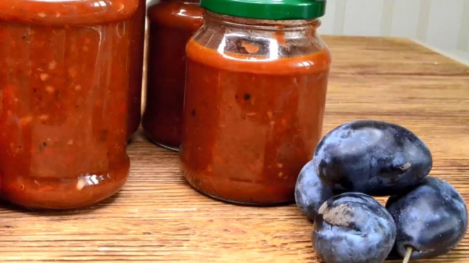 Класична аджика на зиму: 13 рецептів найсмачнішої домашньої аджики