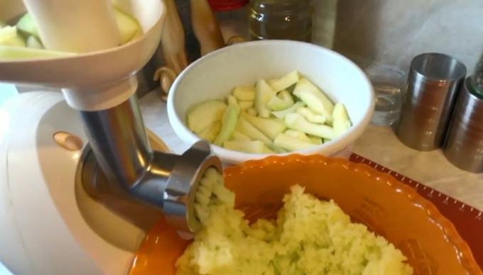 Класична аджика на зиму: 13 рецептів найсмачнішої домашньої аджики