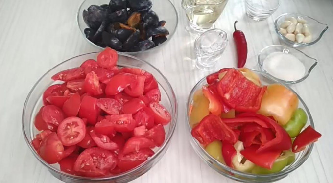 Класична аджика на зиму: 13 рецептів найсмачнішої домашньої аджики