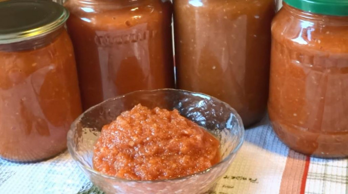 Класична аджика на зиму: 13 рецептів найсмачнішої домашньої аджики
