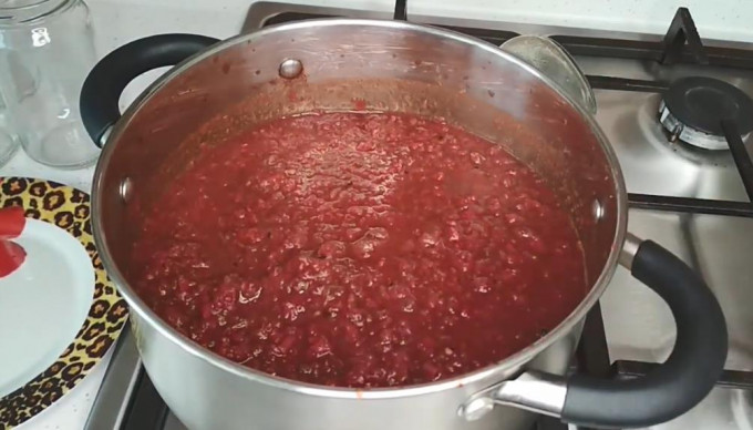 Класична аджика на зиму: 13 рецептів найсмачнішої домашньої аджики