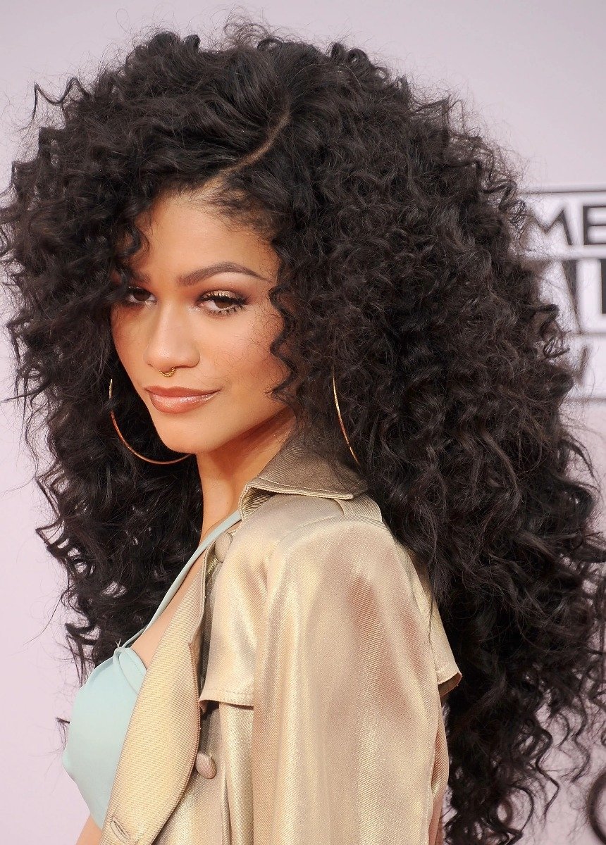 15 зачісок для кучерявого та кучерявого волосся легко та швидко: фото