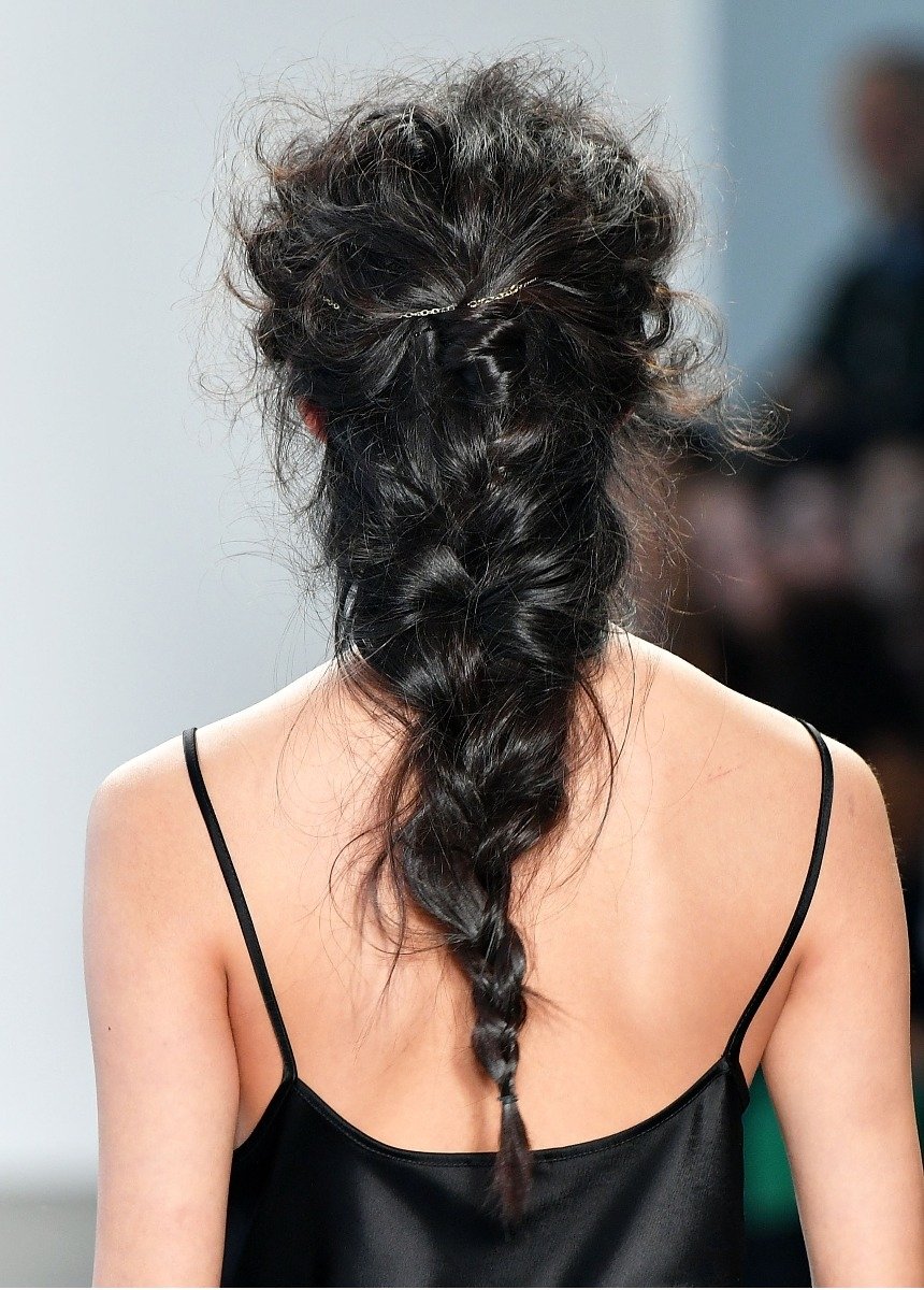 15 зачісок для кучерявого та кучерявого волосся легко та швидко: фото