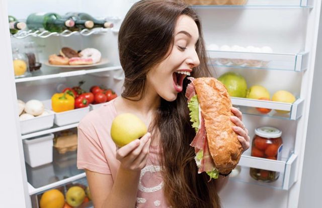 Як побороти почуття голоду перед менструацією