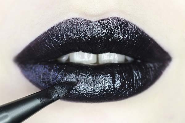 До чого сниться фарбувати губи помадою — 44 тлумачень із різних сонників.