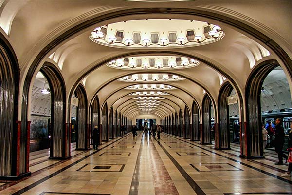 До чого сниться метро жінці чи чоловікові — 46 тлумачень із різних сонників.