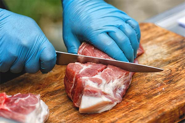 До чого сниться м'ясо свинини жінці чи чоловікові — 39 тлумачень із різних сонників.