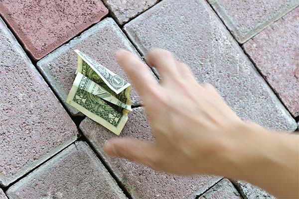 До чого сниться знайти гроші — 45 тлумачень із різних сонників