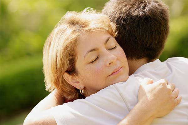 До чого сниться жива чи померла мама — 90 тлумачень із різних сонників.