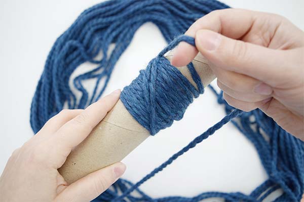 До чого сняться нитки жінці чи чоловікові — 56 тлумачень із різних сонників.