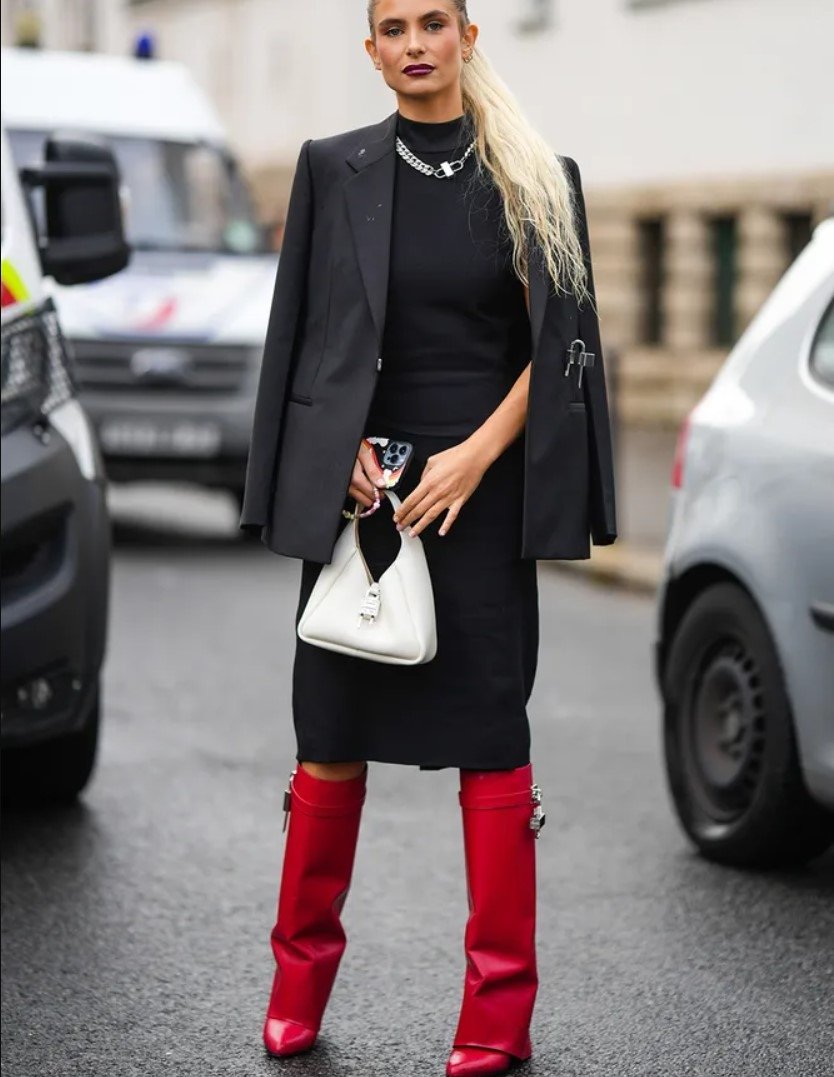 Як і з чим носити наймодніший колір 2023 Viva Magenta